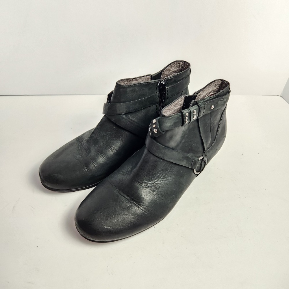 Abeo BIO Women's Black Leather Ankle Narrow Studded Booties Size 7N